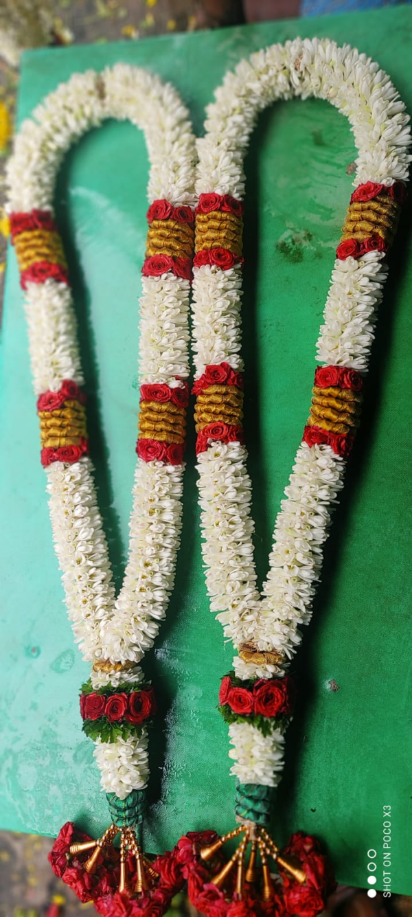 Tuberose Wedding Garland with Gold and Red Border - GetFlowersDaily