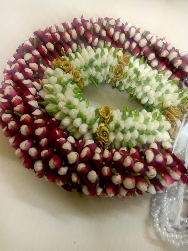 Rose Petal with Nandiyavattai Gajra - 25cm Length