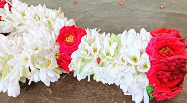 Rose and white garland - 1.5ft